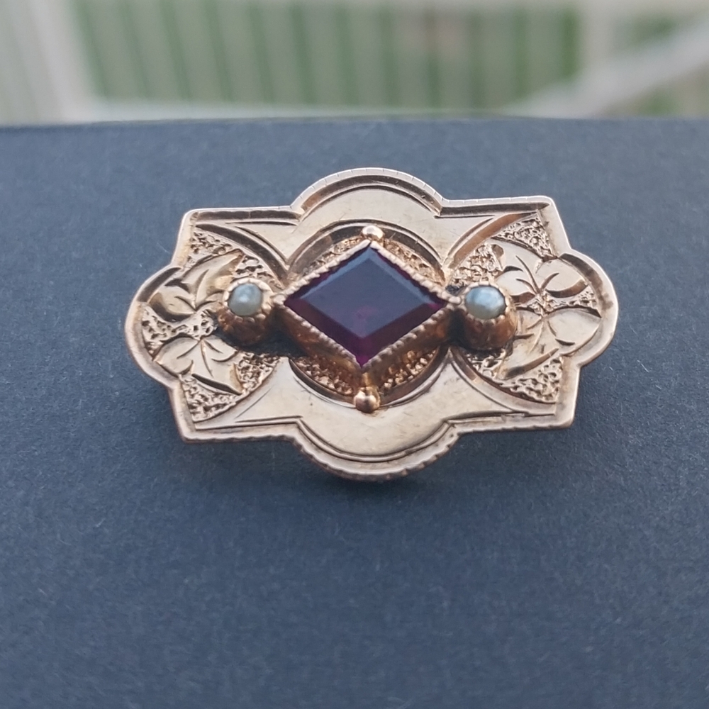 Victorian 11.1kt Solid Gold Sach Brooch